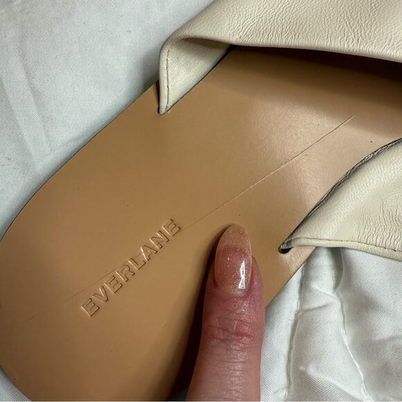 Everlane Day Crossover Sandals Size 9 Leather Cream Flat Slip On New w/o Box - Picture 6 of 8